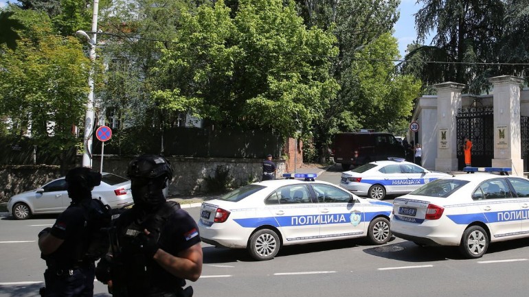 هجوم بقوس ونشاب على السفارة الإسرائيلية في بلغراد ومقتل منفذ الهجوم
