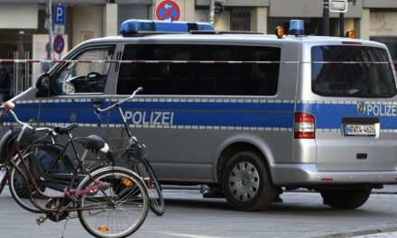 عدة قتلى في إطلاق نار في مدينة لاوتلينغن الألمانية: يقال أن أب قتل عائلته