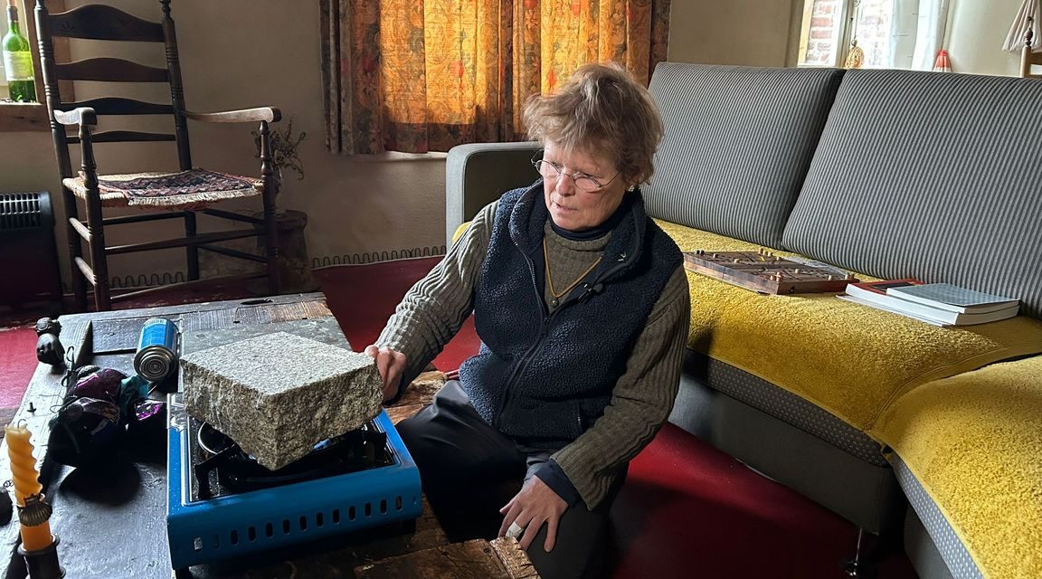 ست عائلات من رورموند يشاركون بتجربة العيش بلا كهرباء واتصلالت لمدة 72 ساعة