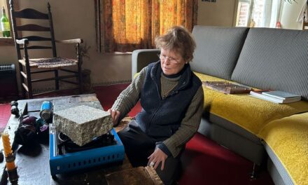 ست عائلات من رورموند يشاركون بتجربة العيش بلا كهرباء واتصلالت لمدة 72 ساعة