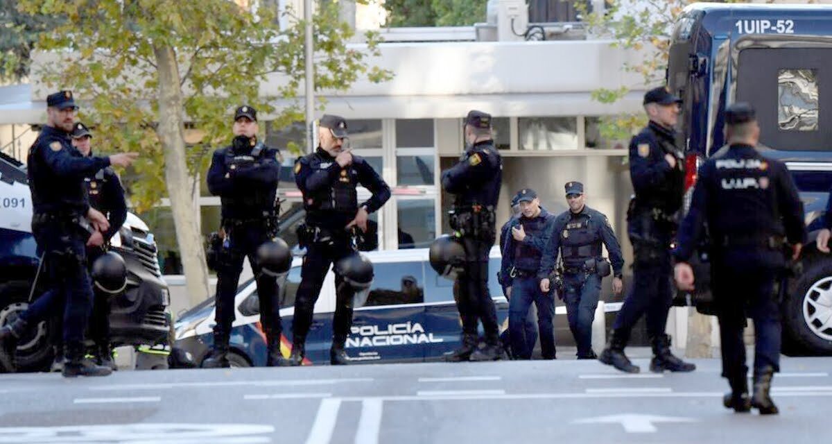 والدان إسبانيان يبيعان ابنتهما البالغة من العمر 14 عام بثمن 5000 يورو وعدد من زجاجات الويسكي