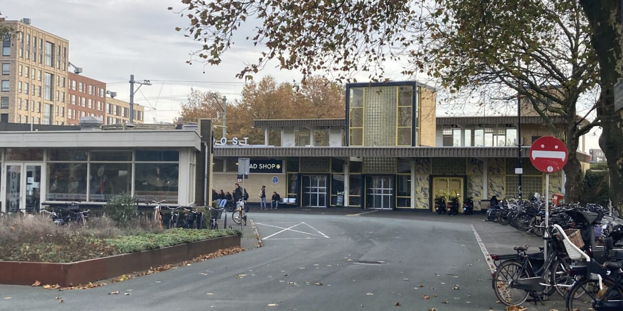 امرأة سورية تُجبر على العيش مع أطفالها الثلاثة في محطة حافلات في فلاردينغن