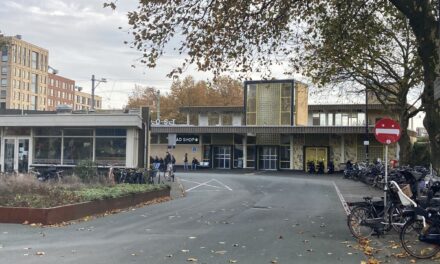 امرأة سورية تُجبر على العيش مع أطفالها الثلاثة في محطة حافلات في فلاردينغن