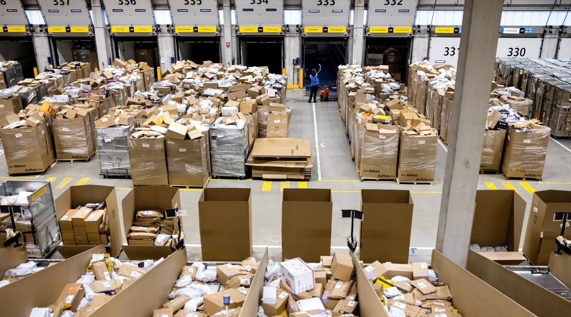 ستصبح أسعار الطرود القادمة من الصين أعلى ​​اعتبارًا من يناير بسبب الرسوم الإضافية الجديدة