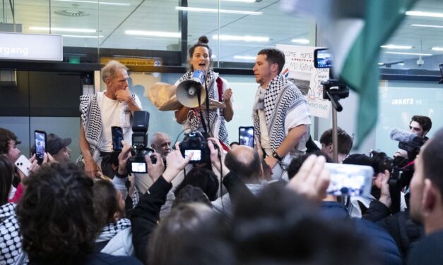 وزارة الخارجية تطالب ناشطي أسطول الصمود بدفع ثمن تذاكر سفر إعادتهم من الكيان الإسرائيلي: والناشطين يرفضون الدفع