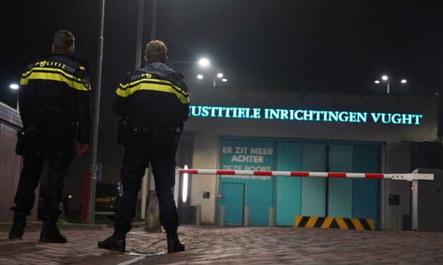 سجين يحتجز موظفين اثنين كرهائن لعدة ساعات في سجن فوغت