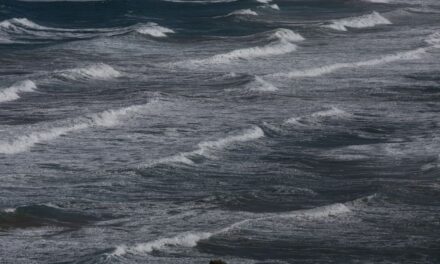 انقلاب قارب مهاجرين قرب جزيرة كريت اليونانية ومقتل ثمانية عشر شخصا