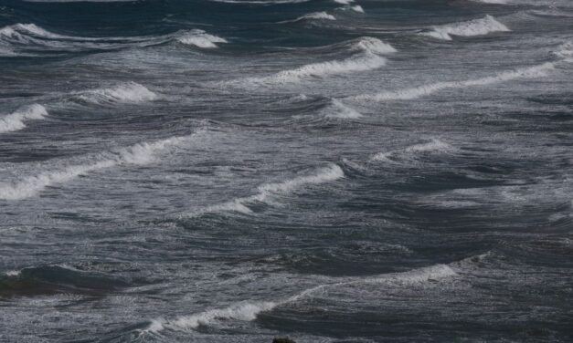 انقلاب قارب مهاجرين قرب جزيرة كريت اليونانية ومقتل ثمانية عشر شخصا