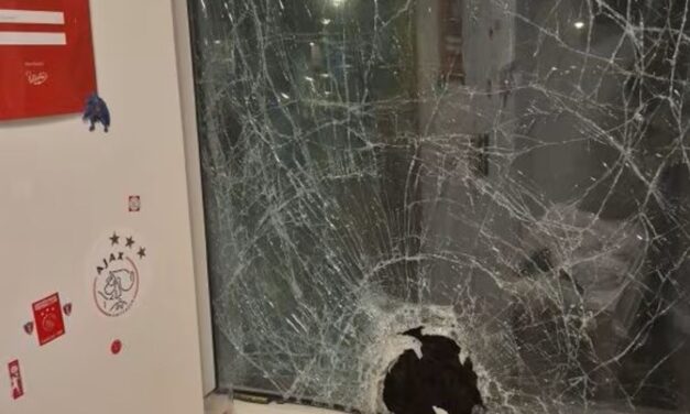 حريق وزجاج متطاير في غرفة الأطفال بعد انفجار في منزل بأمستردام