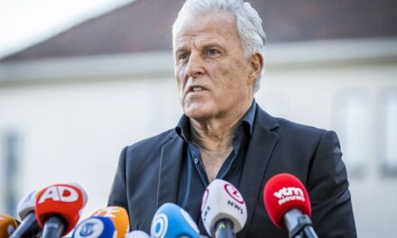 محكمة الاستئناف ترفض الحكم بالسجن المؤبد على قاتلي صحفي الجريمة بيتر دي فريس