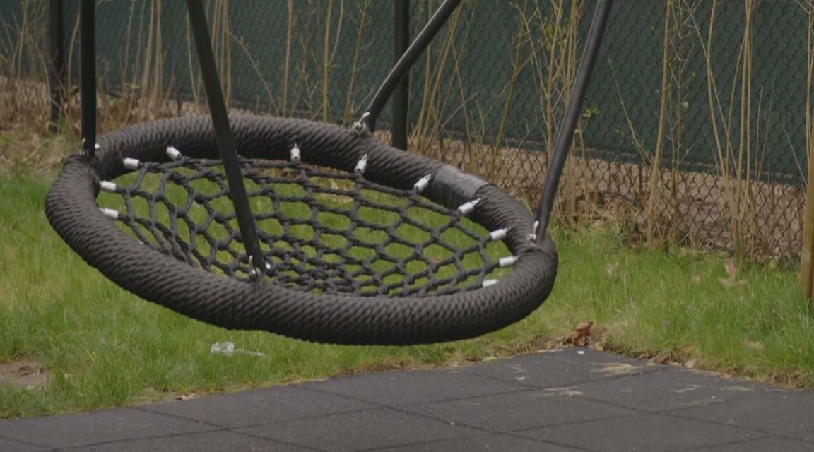 الشرطة تُخرِج خمسة أطفال من منزل عائلة حاضنة في جنوب هولندا للاشتباه في تعرضهم للإيذاء