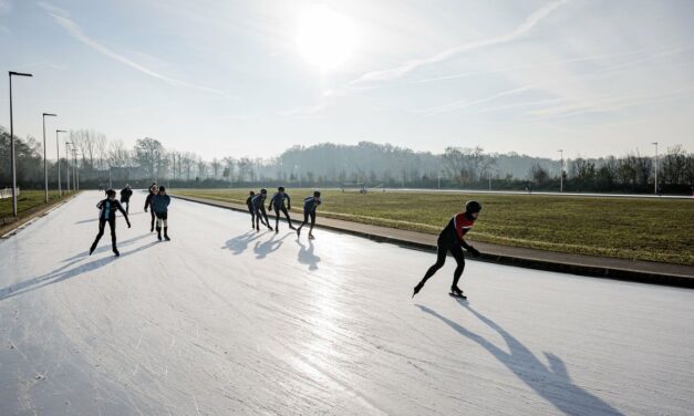 أول صقيع رسمي هذا الشتاء بعد ليلة عيد الميلاد الباردة وافتتاح حلبات التزلج على الجليد الطبيعي