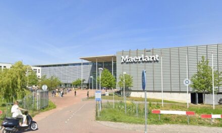 معلم مشتبه به في اغتصاب طالبتين يُتهم الآن أيضًا في حيازة مواد إباحية للأطفال