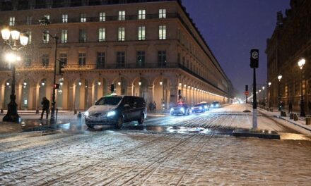 خمس وفيات على الطرق في فرنسا بسبب الأحوال الجوية الشتوية