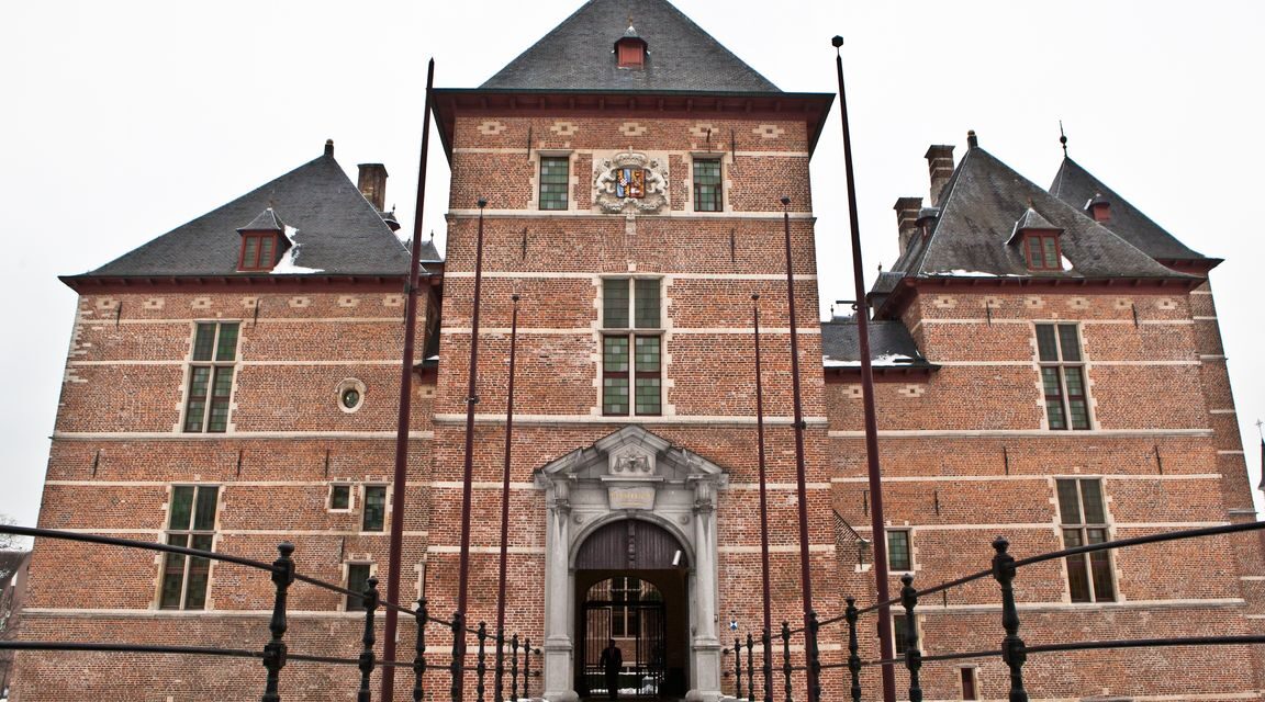 الحكم على امرأة بالسجن سبع سنوات بعد أن أهانت وعذبت زوجها وجوعته في قفص الكلاب