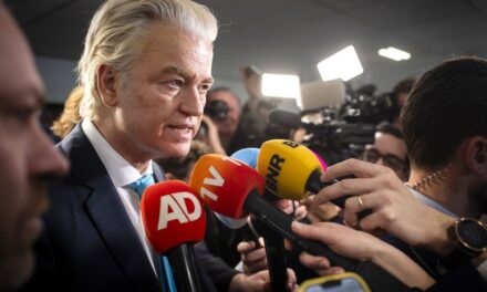 تمرد ضد فيلدرز: سبعة نواب يغادرون حزب الحرية و يؤسسون فصيلهم الخاص