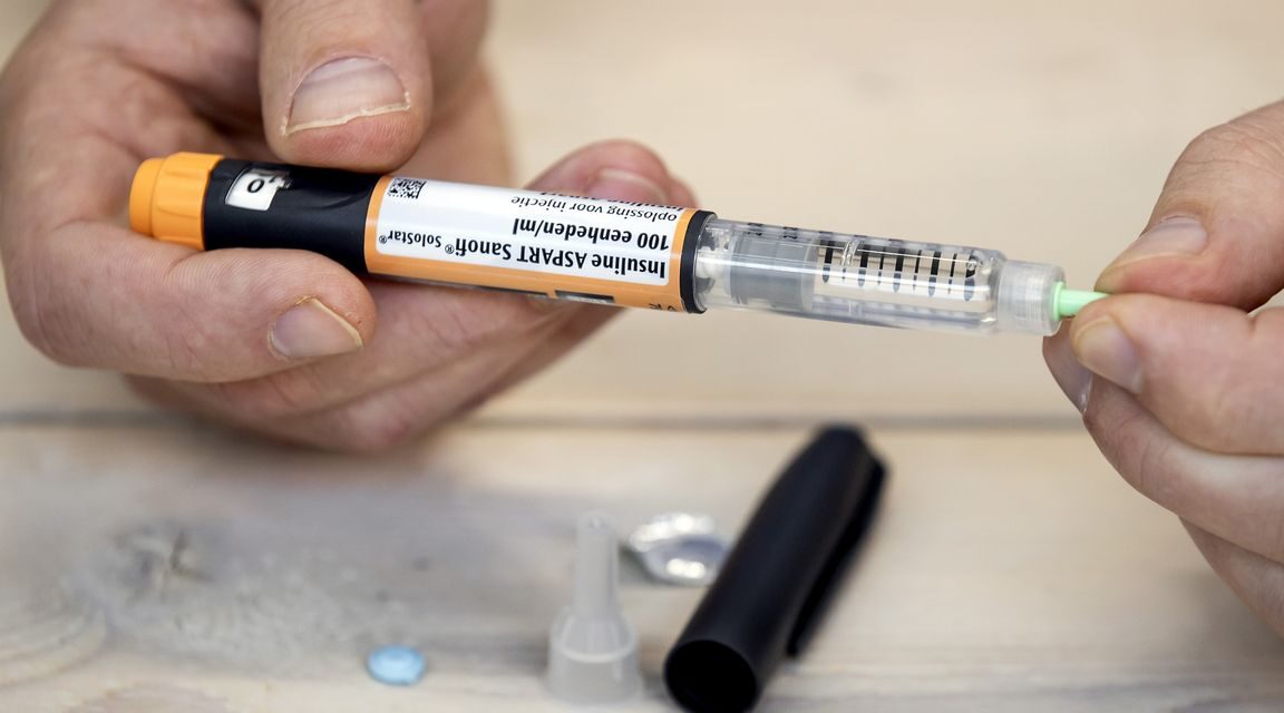 ممرضة في مؤسسة رعاية صحية مشتبه بها في محاولة قتل باستخدام  الأنسولين