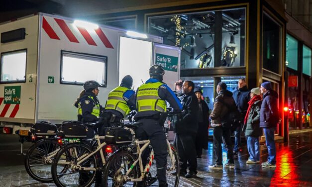 إلقاء القبض على ثلاثة شبان بعد عمليتي سطو وقعت خلال نصف ساعة في وسط مدينة روتردام