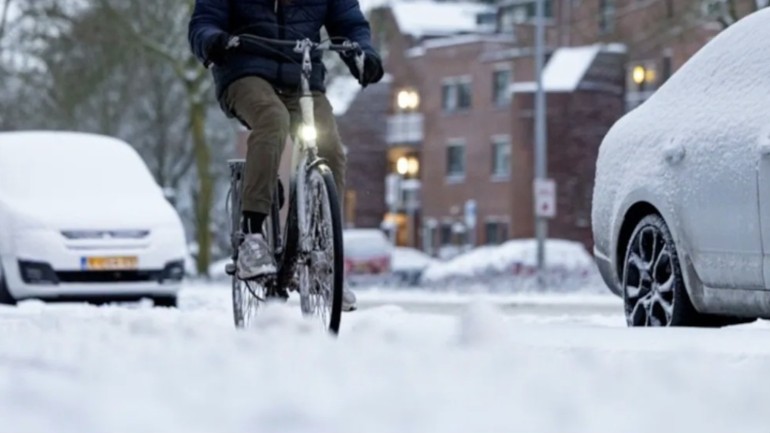 طبقة ثلجية جديدة في الطريق وقد يصل سمكها إلى 10 سنتيمترات في بعض المناطق