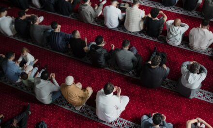 فرض غرامة على عشر بلديات أجرت أبحاثاً حول السكان المسلمين دون علمهم