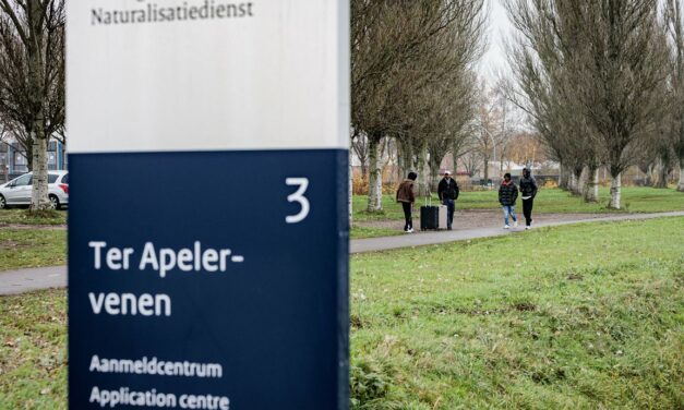 رفض أكثر من نصف طلبات اللجوء في هولندا وانخفاض حاد في أعداد السوريين
