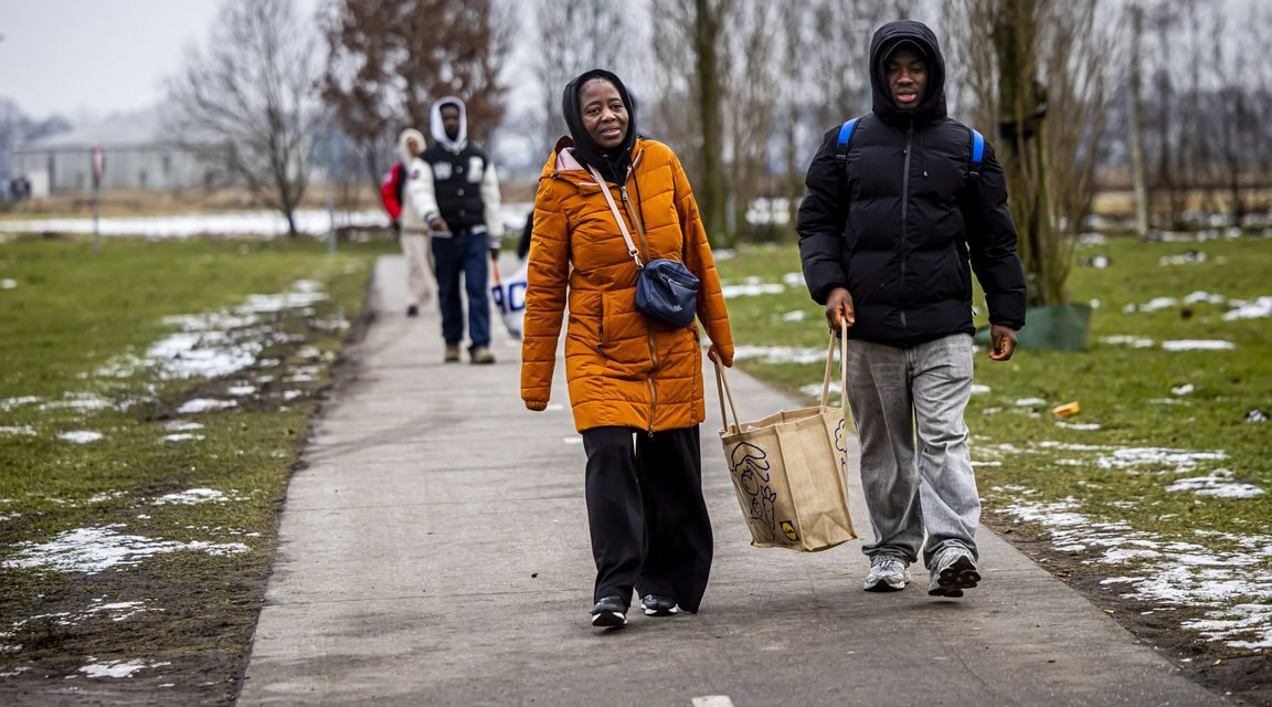 تتخذ دائرة الهجرة والتجنيس إجراءات لتقصير إجراءات اللجوء لكن ثمة شكوك حول فعاليتها