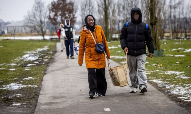 تتخذ دائرة الهجرة والتجنيس إجراءات لتقصير إجراءات اللجوء لكن ثمة شكوك حول فعاليتها