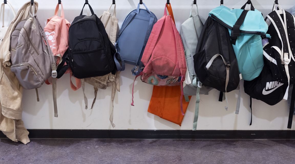 الحكم على مدرس في مدرسة إبتدائية بالسجن ثماني سنوات للاعتداء الجنسي على عشرين طفلاً