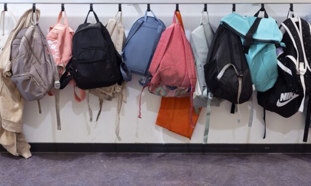 الحكم على مدرس في مدرسة إبتدائية بالسجن ثماني سنوات للاعتداء الجنسي على عشرين طفلاً