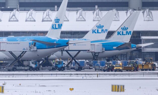 مطار سخيبول يلغي عدداً كبيراً من الرحلات الجوية بسبب الثلوج المتوقعة