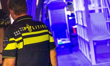 رجل يتحرش بالنساء ويتبول في حافلة الشرطة ويعض ضابط في بريدا