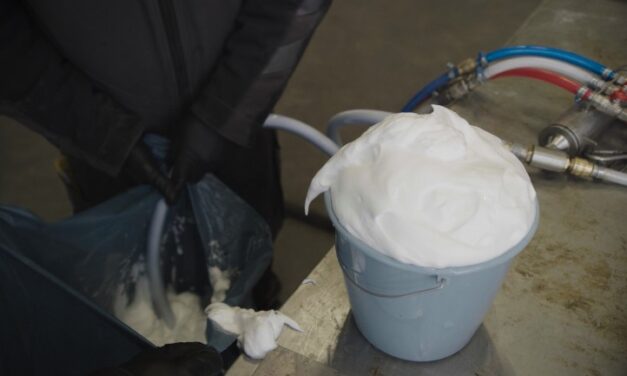 تم استخدام مادة مسرطنة شديدة الخطورة في عزل عشرات الآلاف من المنازل