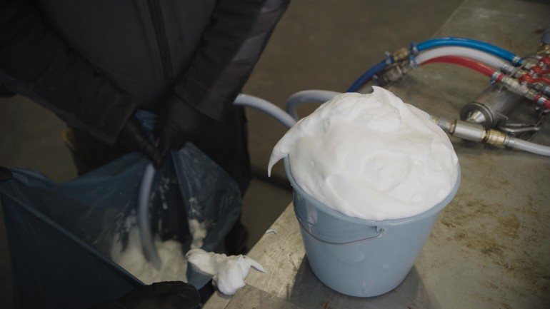 تم استخدام مادة مسرطنة شديدة الخطورة في عزل عشرات الآلاف من المنازل