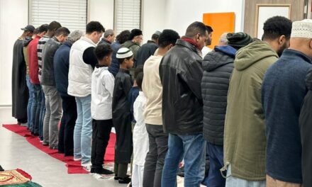 بداية شهر رمضان: “رؤية الهلال والصيام ابتداءً من يوم الأربعاء”