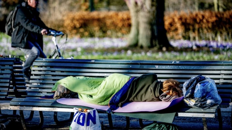 لم تعد مدينة أوتريخت ترغب في تغريم الأشخاص الذين ينامون في العراء