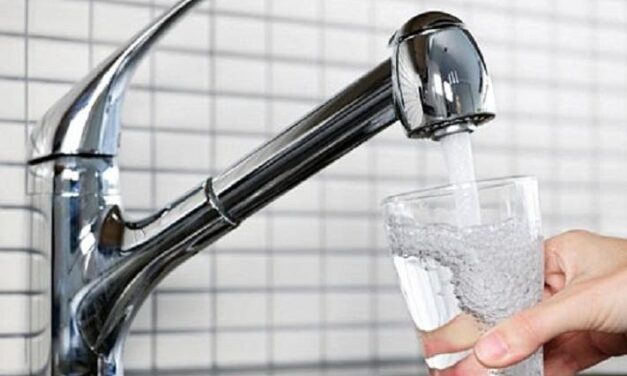الحقيقة حول فلترة وتنقية المياه في المنزل: هل هي ضرورية أم أن مياه الصنبور آمنة وصحية للشرب؟