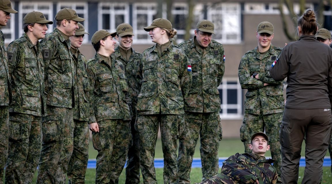 يأمل مجلس الوزراء ألا يكون التجنيد الإجباري ضرورياً: “لكنه لا يستبعد ذلك”