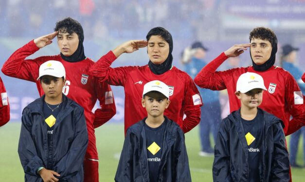 أنقذت الشرطة الأسترالية خمس لاعبات كرة قدم إيرانيات بعد فرارهن من الفندق