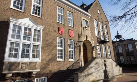 تم فصل موظفة حكومية بعد العمل أربعين عاماً بسبب مساعدتها للجيران في إجراءات الاعتراض