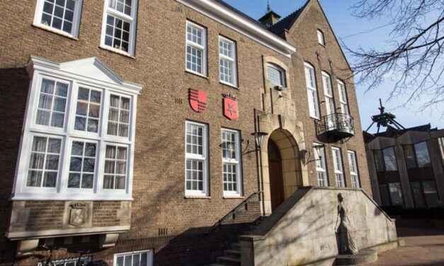 تم فصل موظفة حكومية بعد العمل أربعين عاماً بسبب مساعدتها للجيران في إجراءات الاعتراض