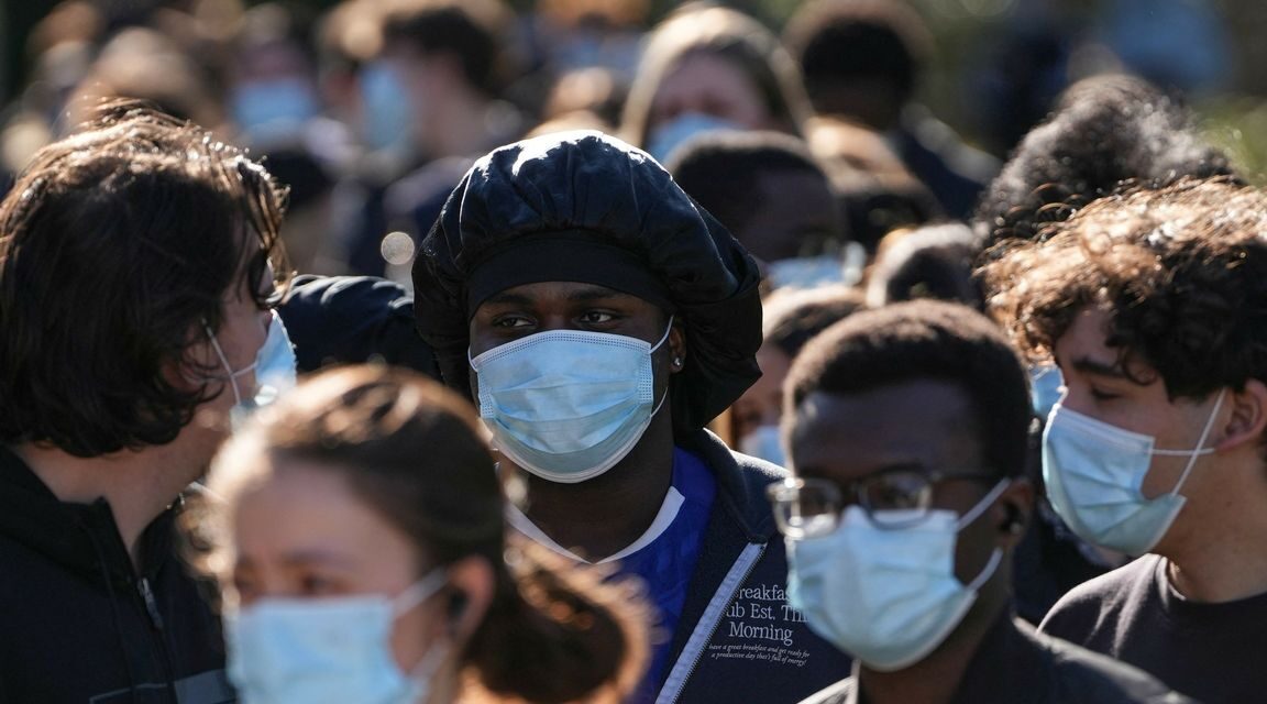 ارتفاع عدد المصابين  بالتهاب السحايا في بريطانيا والشباب يصطفون للحصول على اللقاح