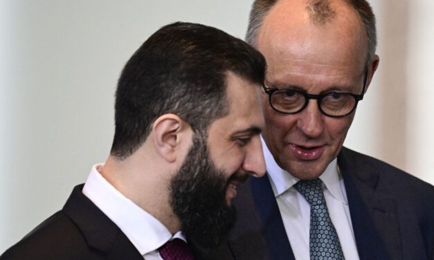 المستشار الألماني ميرز خلال زيارة الرئيس السوري أحمد الشرع: “80% من السوريين سيعودون إلى بلدهم”