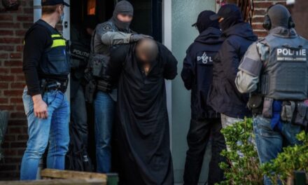 القبض على رجل يبلغ من العمر 21 عاماً في أيندهوفن للإشتباه في ارتباطه بتنظيم الدولة الإسلامية