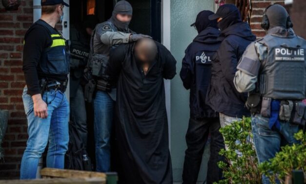 القبض على رجل يبلغ من العمر 21 عاماً في أيندهوفن للإشتباه في ارتباطه بتنظيم الدولة الإسلامية