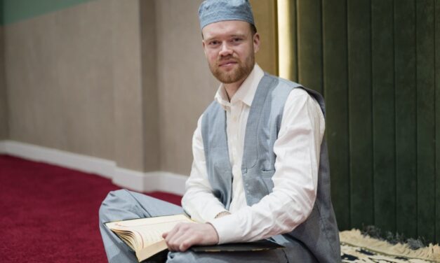 اعتنق ساندر مارين (25 عاماً) الإسلام: “في البداية كان الصيام صعباً لكنني الآن أتذوق حلاوته كل يوم”