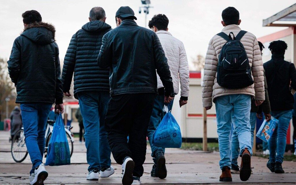 النيابة تطالب بالسجن 8 سنوات ضد قادم حديثاً لاغتصاب فتيات لإجبارهن على الزواج منه