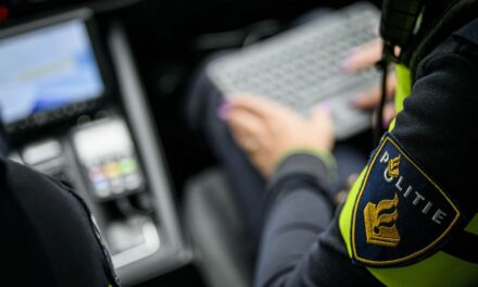 القبض على ضابط شرطة في دانهاخ للإشتباه في الرشوة واختلاس بزات الشرطة