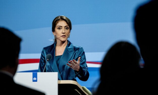 وزيرة الدفاع يسيلغوز: خطط لمهمة عسكرية هولندية في مضيق هرمز