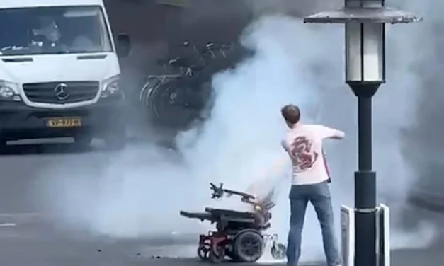 إضرام النار في رجل معاق على كرسي متحرك في أوتريخت والشرطة تلقي القبض على مشتبه به