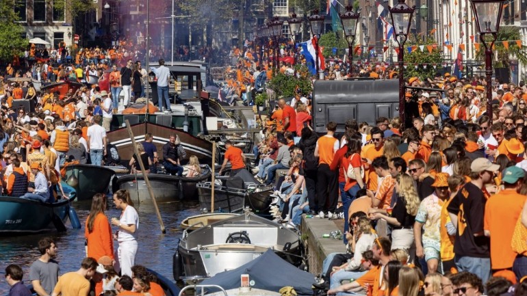 تكافح أمستردام للتخلص من الصورة السائدة بأن كل شيء مباح في يوم الملك